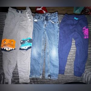 8 piece Boys bottoms bundle size 6/7-pre-owned